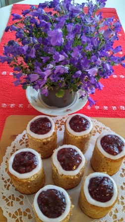 https://www.kinuskikissa.fi/wp-content/uploads/kinuskit/Täytetty-Runebergin-torttu-3.jpg