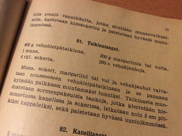 Tämä vanha opus ja sen taikinatankoresepti toimivat oman pullataikinapikkuleipäreseptini lähteenä