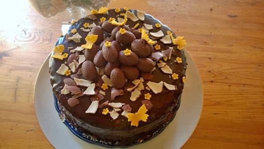 https://www.kinuskikissa.fi/wp-content/uploads/kinuskit/pääsiäiskakkua.jpg