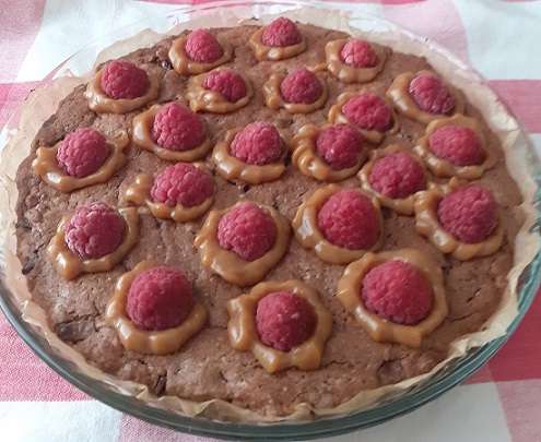 https://www.kinuskikissa.fi/wp-content/uploads/kinuskit/thumbs/14440_Kinuskinen-suklaapokekakku-vadelmilla_400x400.jpg