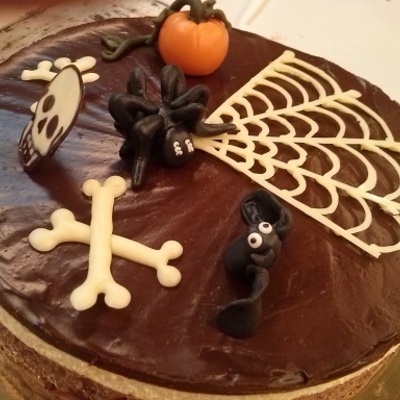 https://www.kinuskikissa.fi/wp-content/uploads/kinuskit/thumbs/16478_Halloween-cake1_400x400.jpg