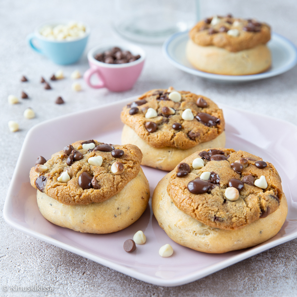 https://www.kinuskikissa.fi/wp-content/uploads/kinuskit/thumbs/2_chocolate-chip-buns-resepti_400x400.jpg