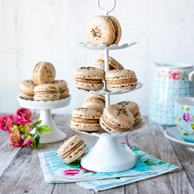 https://www.kinuskikissa.fi/wp-content/uploads/kinuskit/thumbs/2_korvapuusti-macarons-artikkelikuva_400x400.jpg