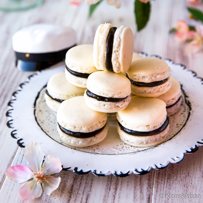 https://www.kinuskikissa.fi/wp-content/uploads/kinuskit/thumbs/2_lakritsi-macarons_400x400.jpg