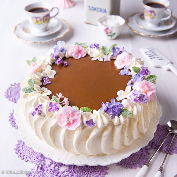 https://www.kinuskikissa.fi/wp-content/uploads/kinuskit/thumbs/2_raparperi-kinuskikakku-resepti-1_400x400.jpg