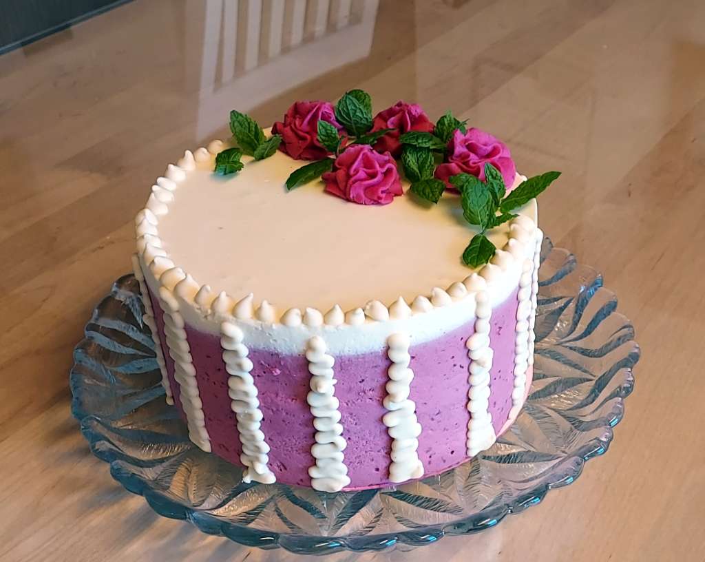 https://www.kinuskikissa.fi/wp-content/uploads/kinuskit/thumbs/43773_Vadelma-suklaa-hyydykekakku-1_400x400.jpg