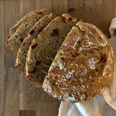 https://www.kinuskikissa.fi/wp-content/uploads/kinuskit/thumbs/6946_Vanillacherrys_pot_bread_400x400.jpg