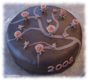 https://www.kinuskikissa.fi/wp-content/uploads/sini/2008/01/uudenvuoden_ruusupuu4-300x274.jpg