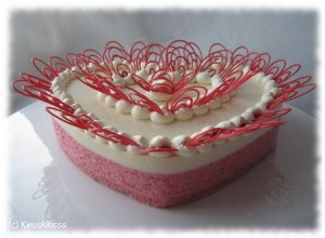 https://www.kinuskikissa.fi/wp-content/uploads/sini/2010/02/pannacottakakku2-300x220.jpg