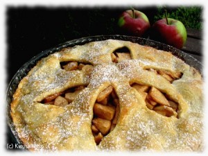 https://www.kinuskikissa.fi/wp-content/uploads/sini/2010/08/apple_pie1-300x225.jpg