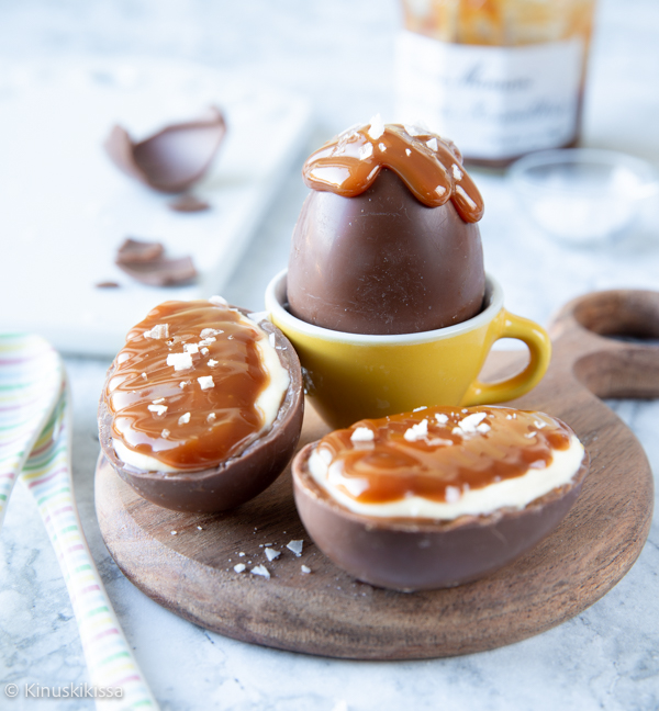 https://www.kinuskikissa.fi/wp-content/uploads/sini/2022/03/salted-caramel-cheesecake-suklaamunat-2-1.jpg