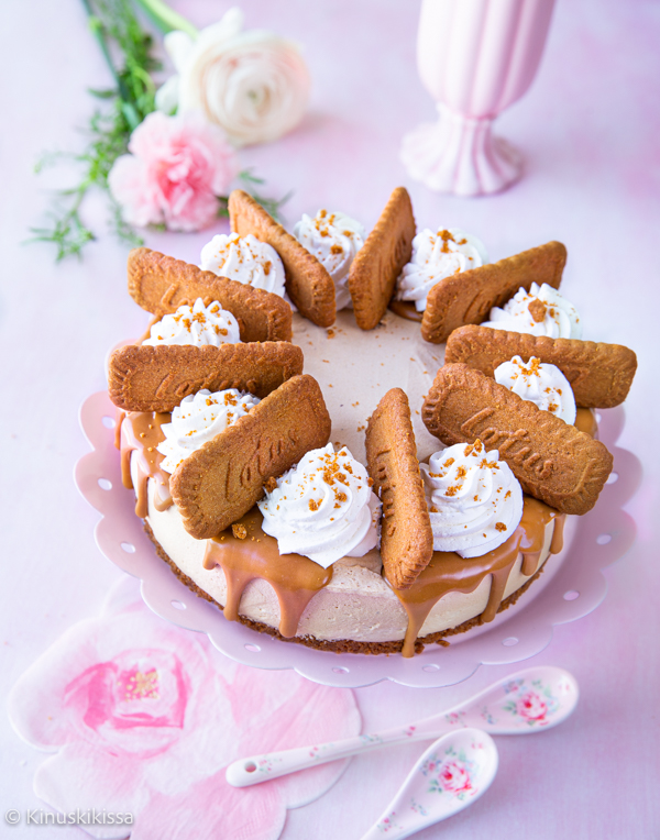 https://www.kinuskikissa.fi/wp-content/uploads/sini/2022/03/vegaaninen-biscoff-kakku-1.jpg