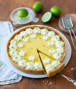 https://www.kinuskikissa.fi/wp-content/uploads/sini/2022/04/key-lime-pie-2-254x300.jpg