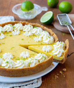 https://www.kinuskikissa.fi/wp-content/uploads/sini/2022/04/key-lime-pie-3-254x300.jpg