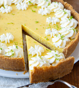 https://www.kinuskikissa.fi/wp-content/uploads/sini/2022/04/key-lime-pie-4-268x300.jpg