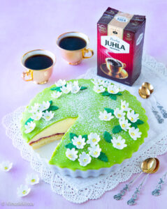 https://www.kinuskikissa.fi/wp-content/uploads/sini/2022/04/prinsessapiirakka-5-239x300.jpg
