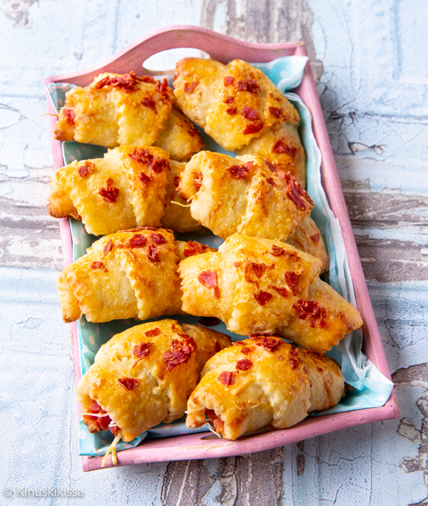 https://www.kinuskikissa.fi/wp-content/uploads/sini/2022/09/chorizo-juustosarvet.jpg
