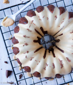 https://www.kinuskikissa.fi/wp-content/uploads/sini/2022/10/baileys-suklaakakku-2-255x300.jpg
