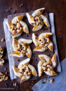 https://www.kinuskikissa.fi/wp-content/uploads/sini/2022/11/chocolate-chip-tortut-219x300.jpg