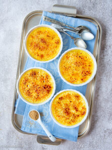 https://www.kinuskikissa.fi/wp-content/uploads/sini/2022/11/creme-brulee-223x300.jpg