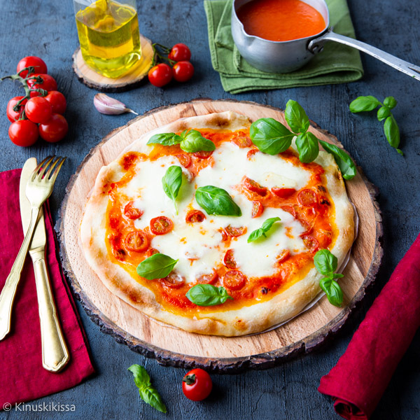 https://www.kinuskikissa.fi/wp-content/uploads/sini/2023/02/pizza-margherita-resepti.jpg