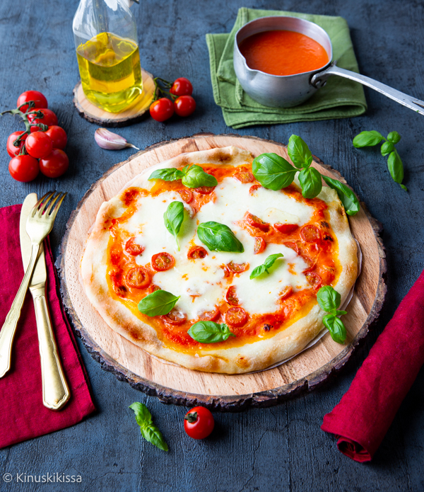 https://www.kinuskikissa.fi/wp-content/uploads/sini/2023/02/pizza-margherita.jpg