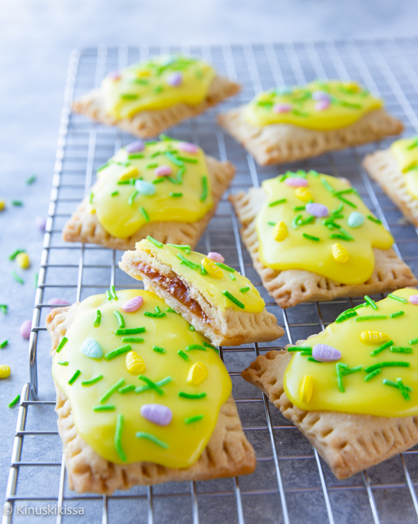 https://www.kinuskikissa.fi/wp-content/uploads/sini/2023/03/pop-tarts-4.jpg