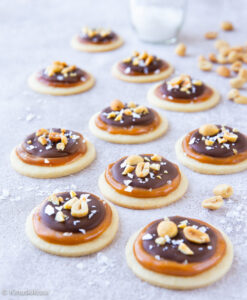 https://www.kinuskikissa.fi/wp-content/uploads/sini/2023/05/snickers-keksit-247x300.jpg