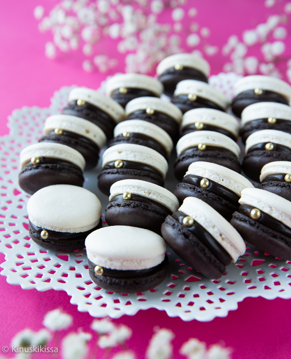 https://www.kinuskikissa.fi/wp-content/uploads/sini/2023/08/ylioppilas-macarons-2.jpg