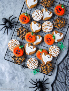 https://www.kinuskikissa.fi/wp-content/uploads/sini/2023/09/halloween-piparit-228x300.jpg