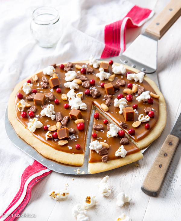 https://www.kinuskikissa.fi/wp-content/uploads/sini/2023/10/kinuskipizza.jpg