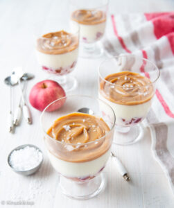 https://www.kinuskikissa.fi/wp-content/uploads/sini/2023/10/omenapannacotta-251x300.jpg