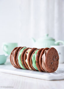 https://www.kinuskikissa.fi/wp-content/uploads/sini/2024/04/sandwich-jäätelöleivokset-2-218x300.jpg