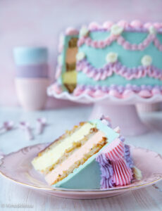 https://www.kinuskikissa.fi/wp-content/uploads/sini/2024/04/vintagekakku-4-230x300.jpg