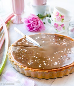 https://www.kinuskikissa.fi/wp-content/uploads/sini/2024/05/mascarpone-raparperipiirakka-258x300.jpg