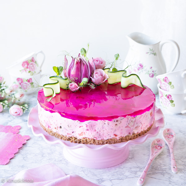 Pinkki voileipäkakku