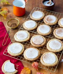 https://www.kinuskikissa.fi/wp-content/uploads/sini/2024/10/taylor-swift-chai-sugar-cookies-2-255x300.jpg