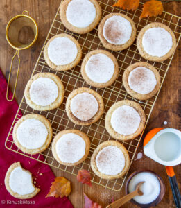 https://www.kinuskikissa.fi/wp-content/uploads/sini/2024/10/taylor-swift-chai-sugar-cookies-261x300.jpg