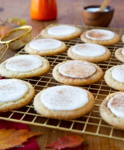 https://www.kinuskikissa.fi/wp-content/uploads/sini/2024/10/taylor-swift-chai-sugar-cookies-4-249x300.jpg