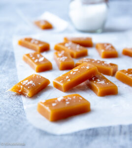 https://www.kinuskikissa.fi/wp-content/uploads/sini/2024/12/toffee-2-268x300.jpg