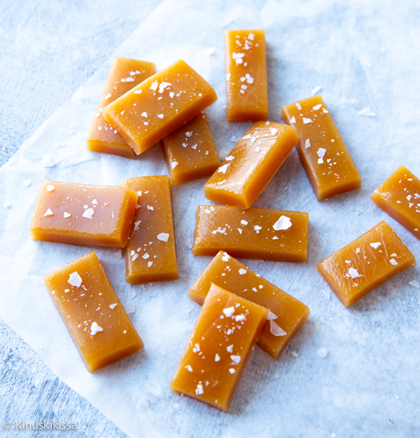 https://www.kinuskikissa.fi/wp-content/uploads/sini/2024/12/toffee-5.jpg