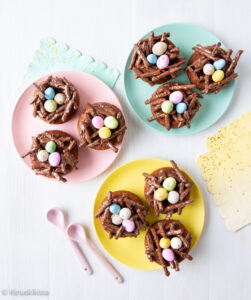 https://www.kinuskikissa.fi/wp-content/uploads/sini/2025/03/paasiaisdonitsit-3-251x300.jpg