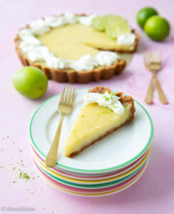 https://www.kinuskikissa.fi/wp-content/uploads/sini/2025/03/vegaaninen-key-lime-pie-1-245x300.jpg