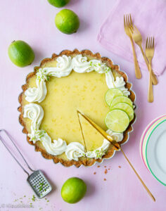 https://www.kinuskikissa.fi/wp-content/uploads/sini/2025/03/vegaaninen-key-lime-pie-3-236x300.jpg