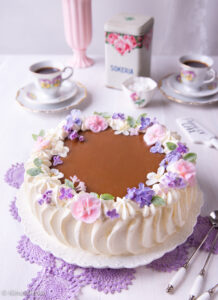 https://www.kinuskikissa.fi/wp-content/uploads/sini/2025/06/raparperi-kinuskikakku-218x300.jpg