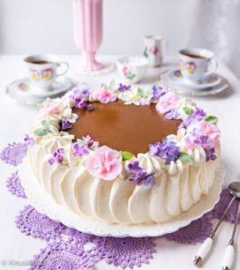 https://www.kinuskikissa.fi/wp-content/uploads/sini/2025/06/raparperi-kinuskikakku-3-1-266x300.jpg
