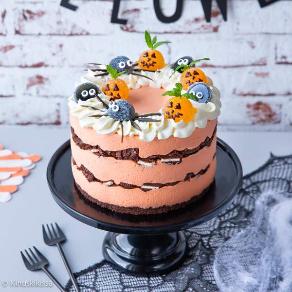 https://www.kinuskikissa.fi/wp-content/uploads/sini/2025/10/keksikas-halloween-kakku-resepti.jpg
