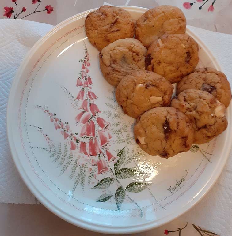 https://www.kinuskikissa.fi/wp-content/uploads/sini/Choco-chips-cookies.jpg