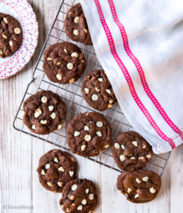 https://www.kinuskikissa.fi/wp-content/uploads/sini/brown-chocolate-chip-cookies-258x300.jpg