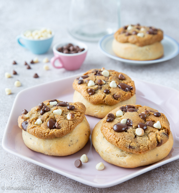 https://www.kinuskikissa.fi/wp-content/uploads/sini/chocolate-chip-buns.jpg